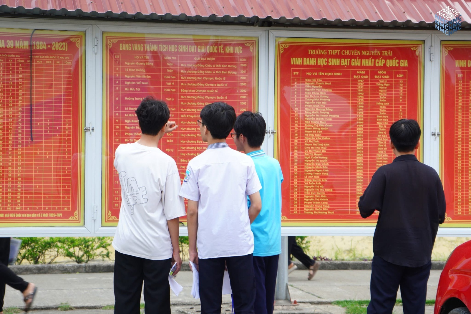 Nhấn để phóng to